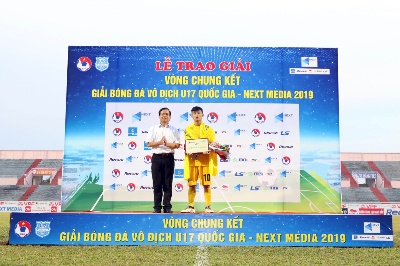 Thắng kịch tính trên chấm 11m, U17 Thanh Hóa đăng quang ngôi vô địch Quốc gia - Ảnh 5.