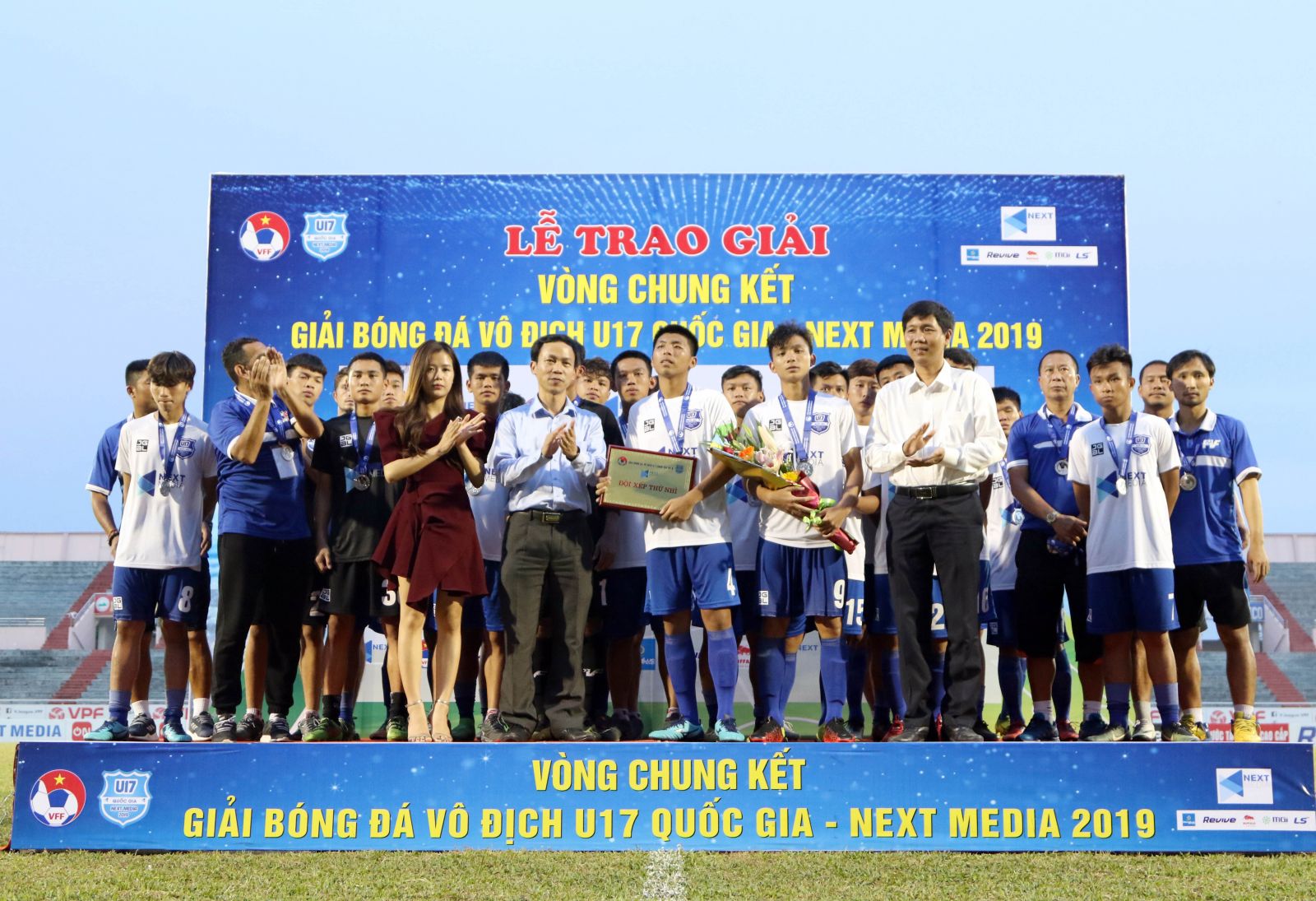Thắng kịch tính trên chấm 11m, U17 Thanh Hóa đăng quang ngôi vô địch Quốc gia - Ảnh 8.
