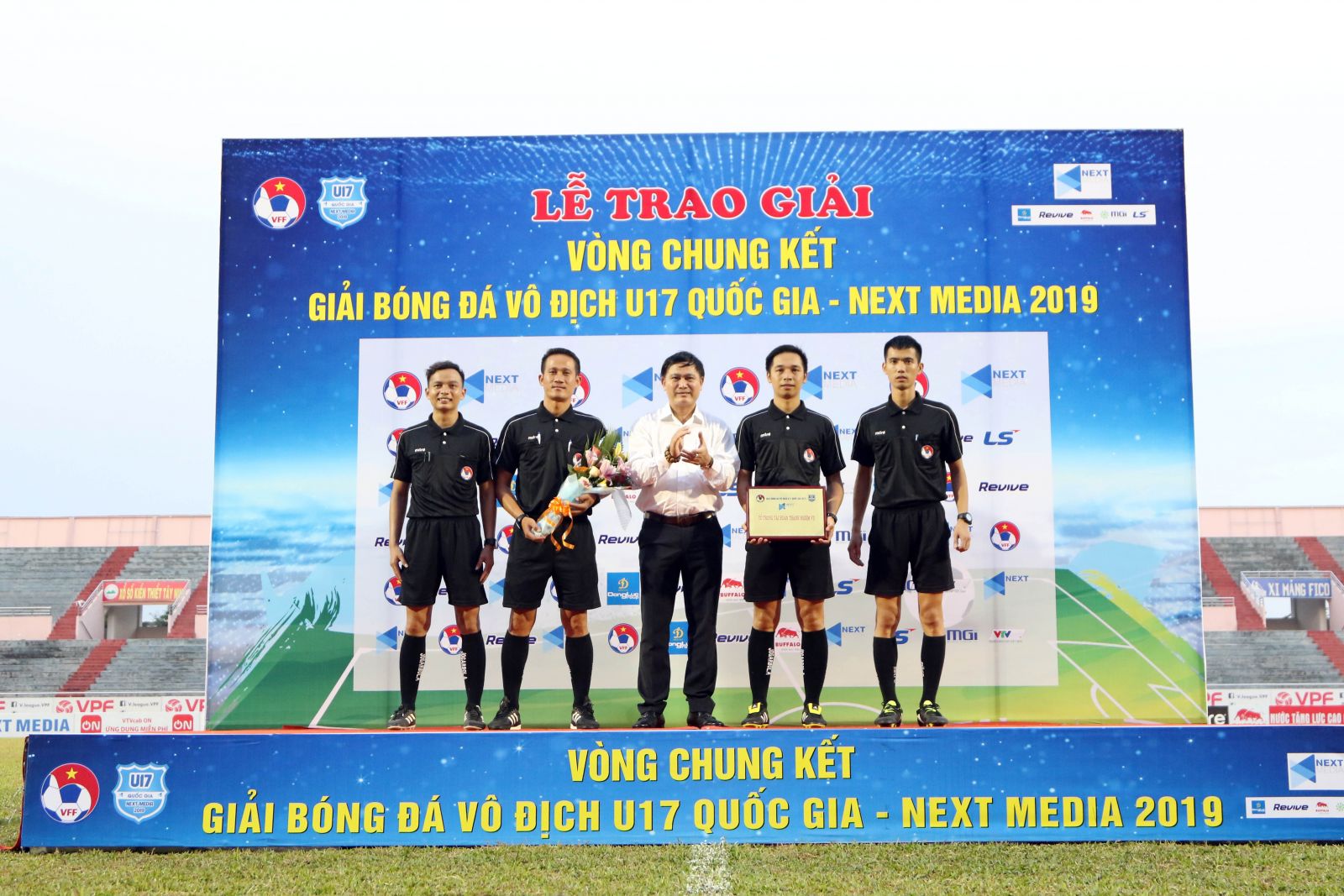 Thắng kịch tính trên chấm 11m, U17 Thanh Hóa đăng quang ngôi vô địch Quốc gia - Ảnh 4.