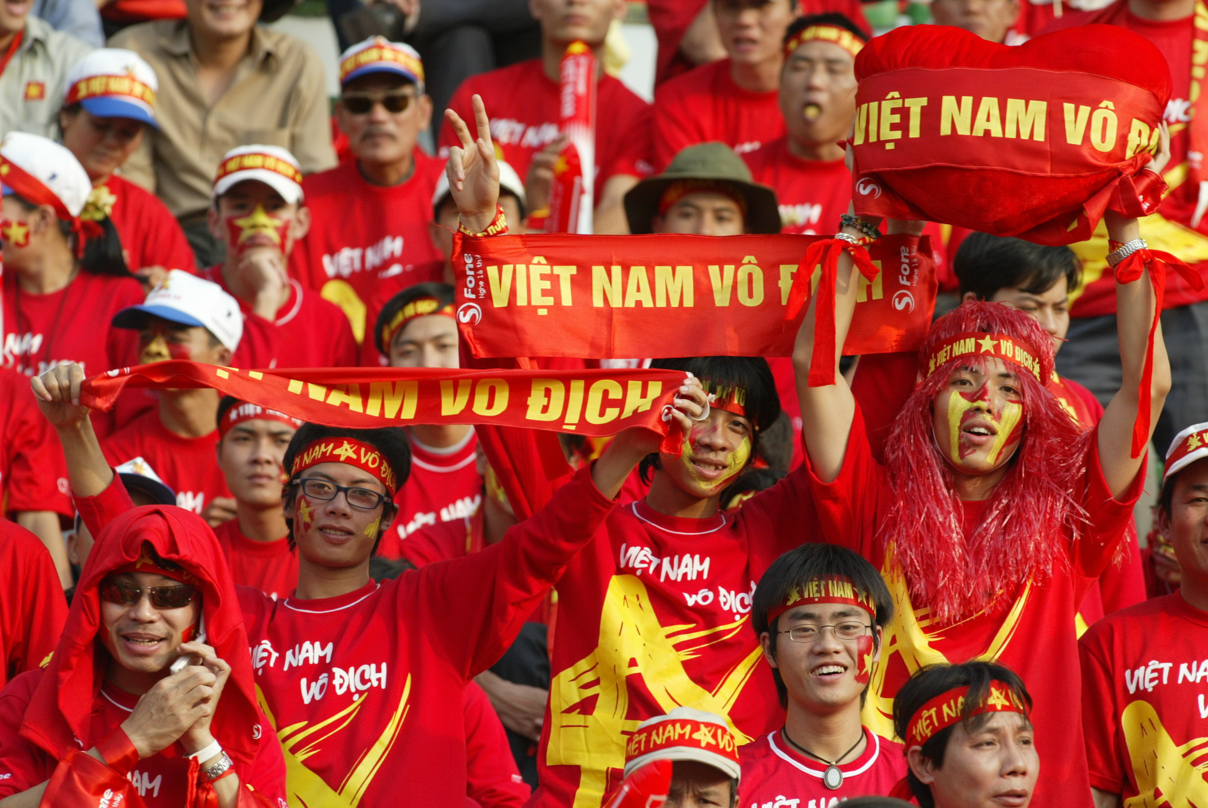 TPHCM tổ chức lễ fân vô địch ĐTVN AFF Cup 2024: Sự kiện vô địch AFF Cup của ĐTVN đã gây cơn sốt không chỉ trong cộng đồng bóng đá mà còn cả cả nước. Để tôn vinh chiến thắng này, TPHCM đã tổ chức một lễ fân thành công rực rỡ với sự tham gia của đông đảo người dân. Đây là cơ hội để xem những khoảnh khắc đáng nhớ của bóng đá Việt Nam và cảm nhận được niềm tự hào về đội tuyển.