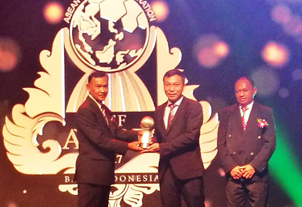 VFF nhận giải thưởng Liên đoàn bóng đá xuất sắc nhất năm của Đông Nam Á