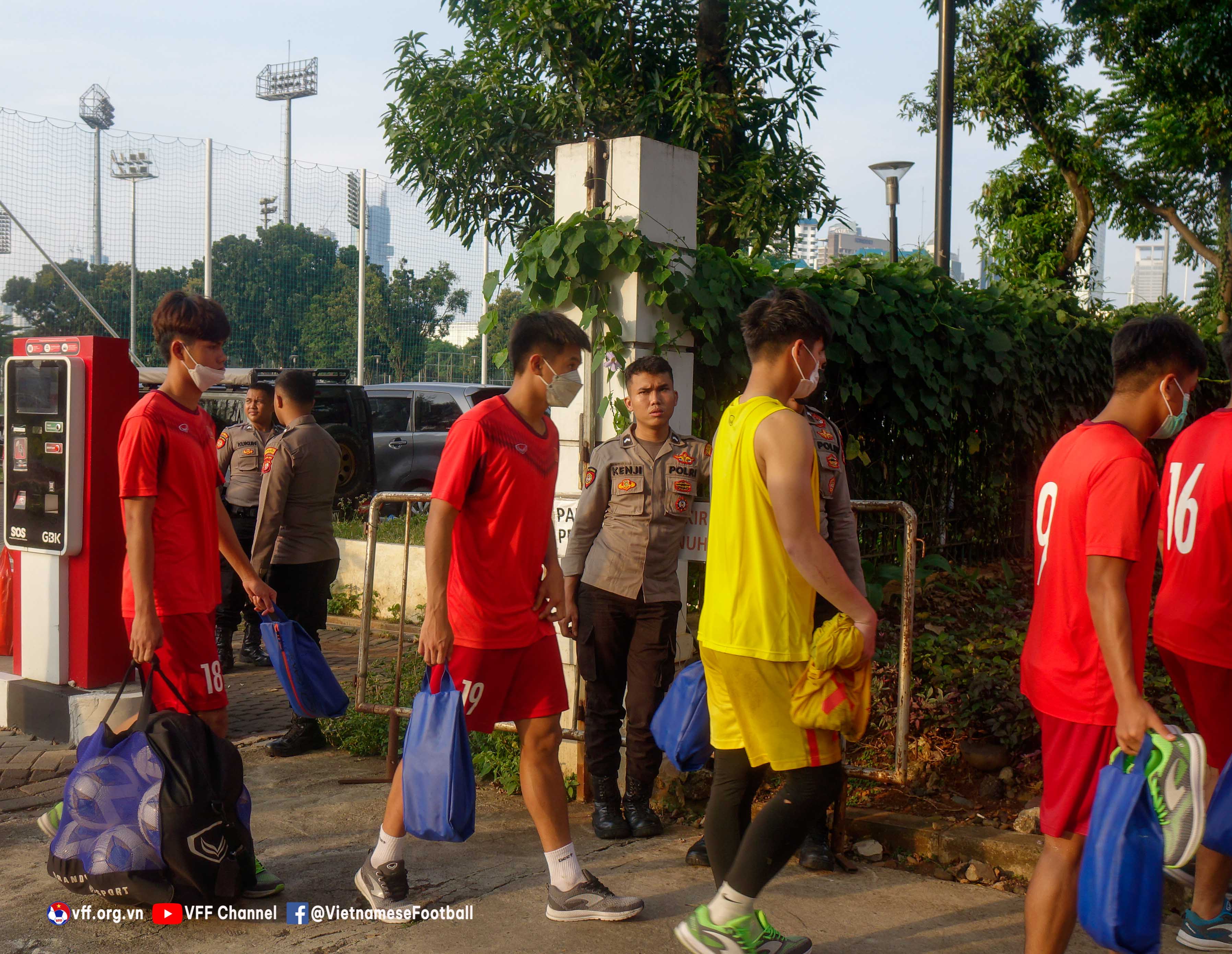 Indonesia tăng cường an ninh, an toàn trước vòng bán kết, ĐT U19 Việt Nam sẵn sàng cho trận gặp Malaysia - Ảnh 8.