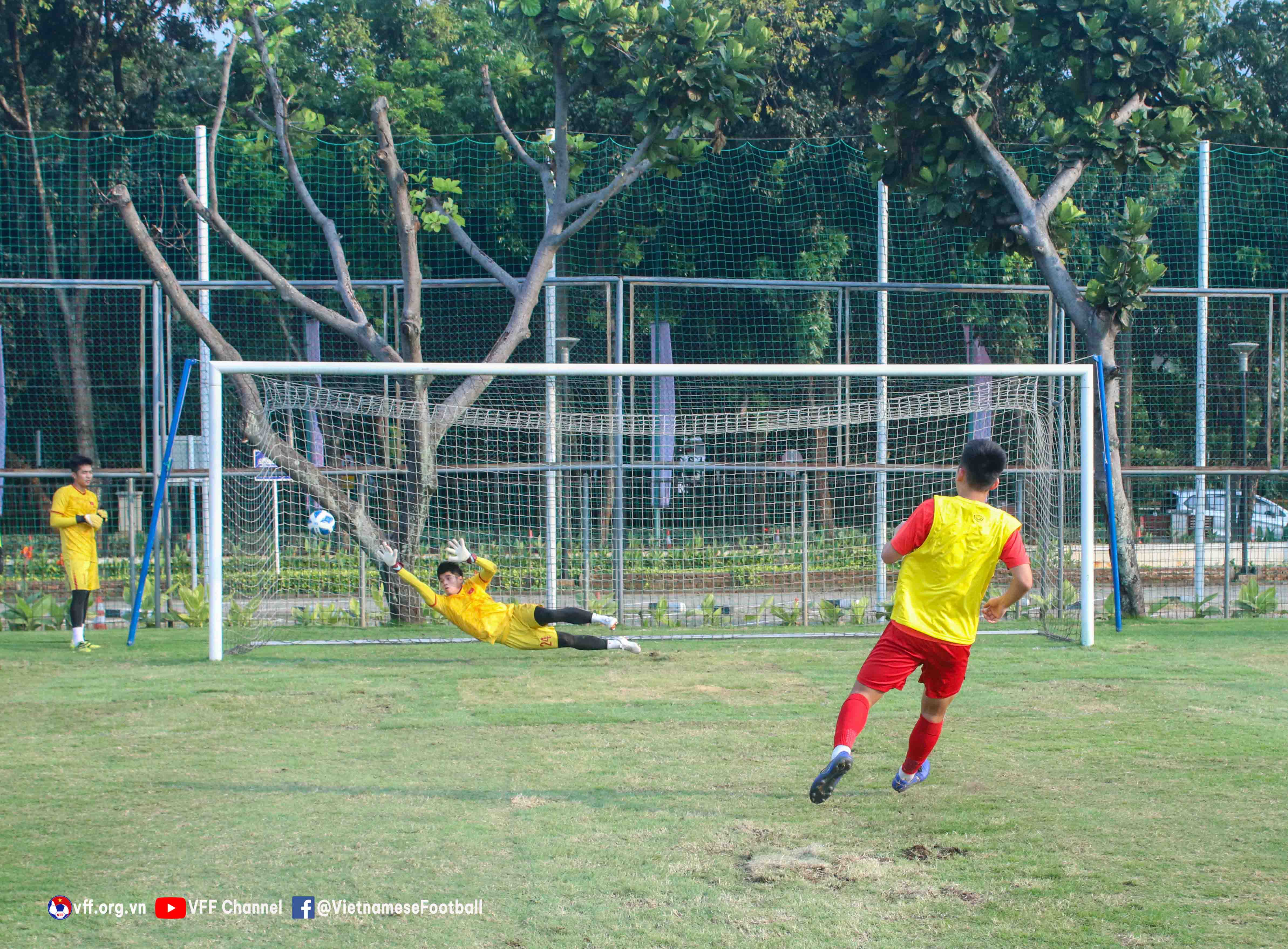 Indonesia tăng cường an ninh, an toàn trước vòng bán kết, ĐT U19 Việt Nam sẵn sàng cho trận gặp Malaysia - Ảnh 17.