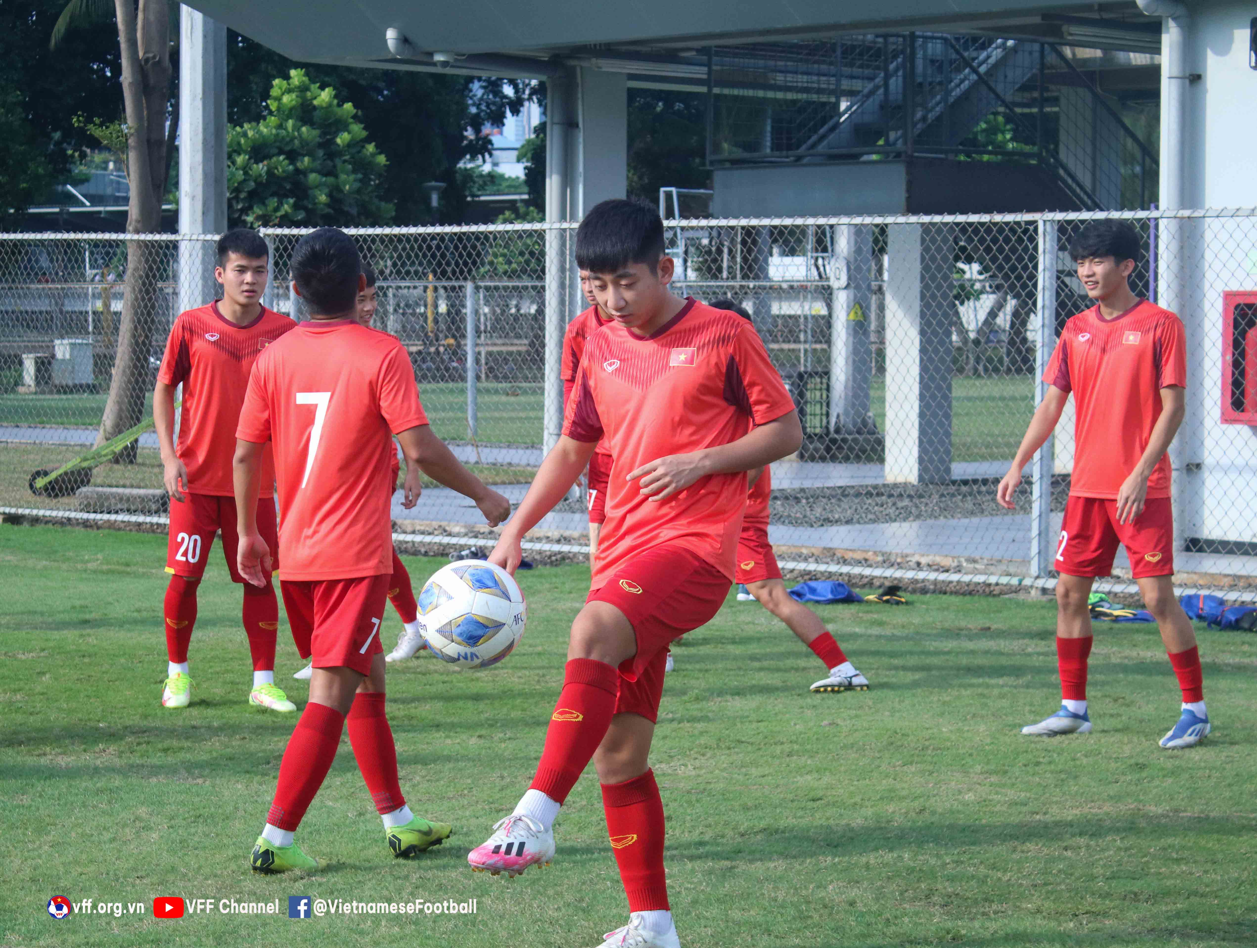 Trút bỏ tâm lý nặng nề, U19 Việt Nam hướng đến trận tranh hạng Ba tại Giải U19 Đông Nam Á 2022 - Ảnh 11.