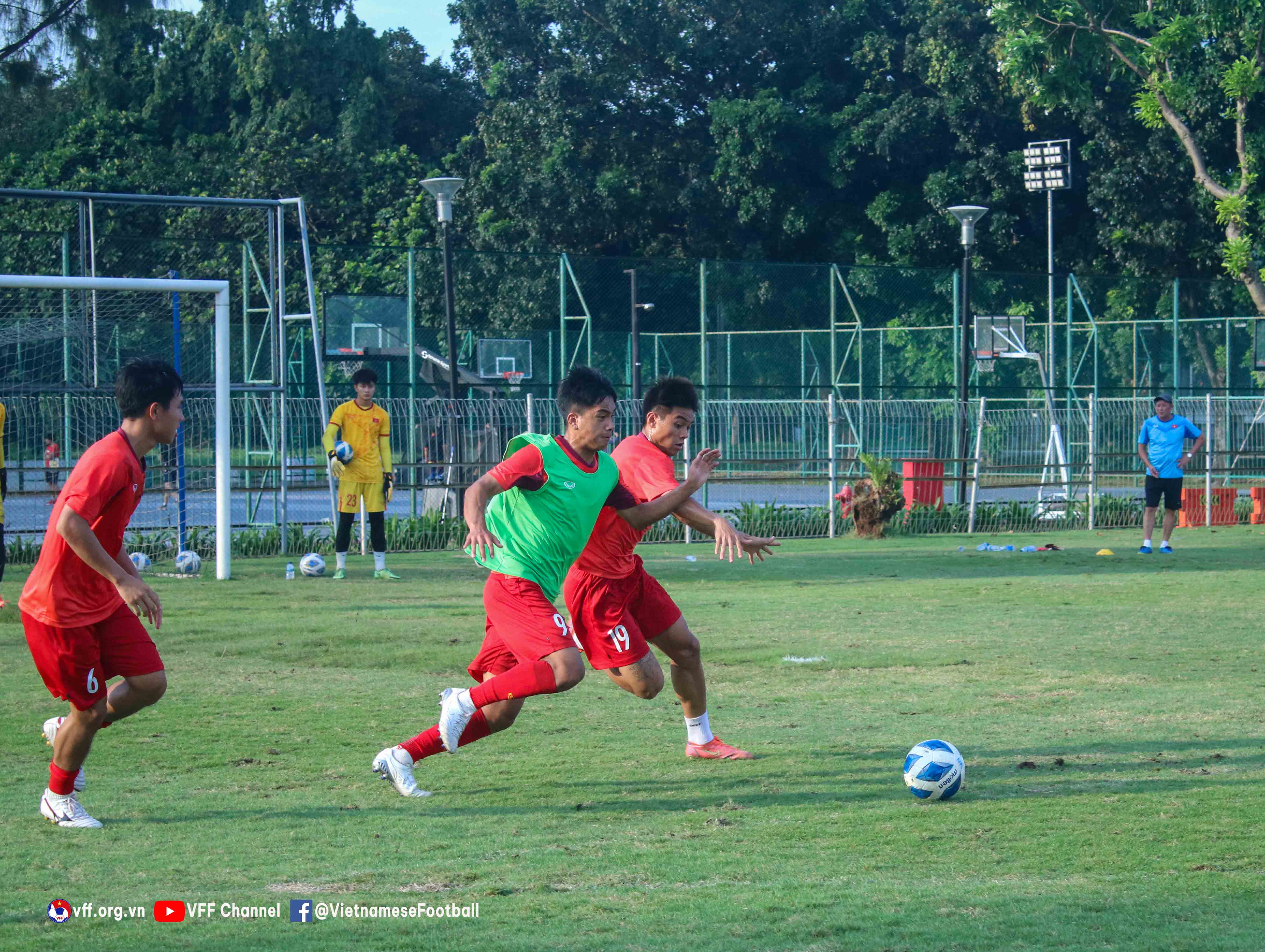 Trút bỏ tâm lý nặng nề, U19 Việt Nam hướng đến trận tranh hạng Ba tại Giải U19 Đông Nam Á 2022 - Ảnh 16.