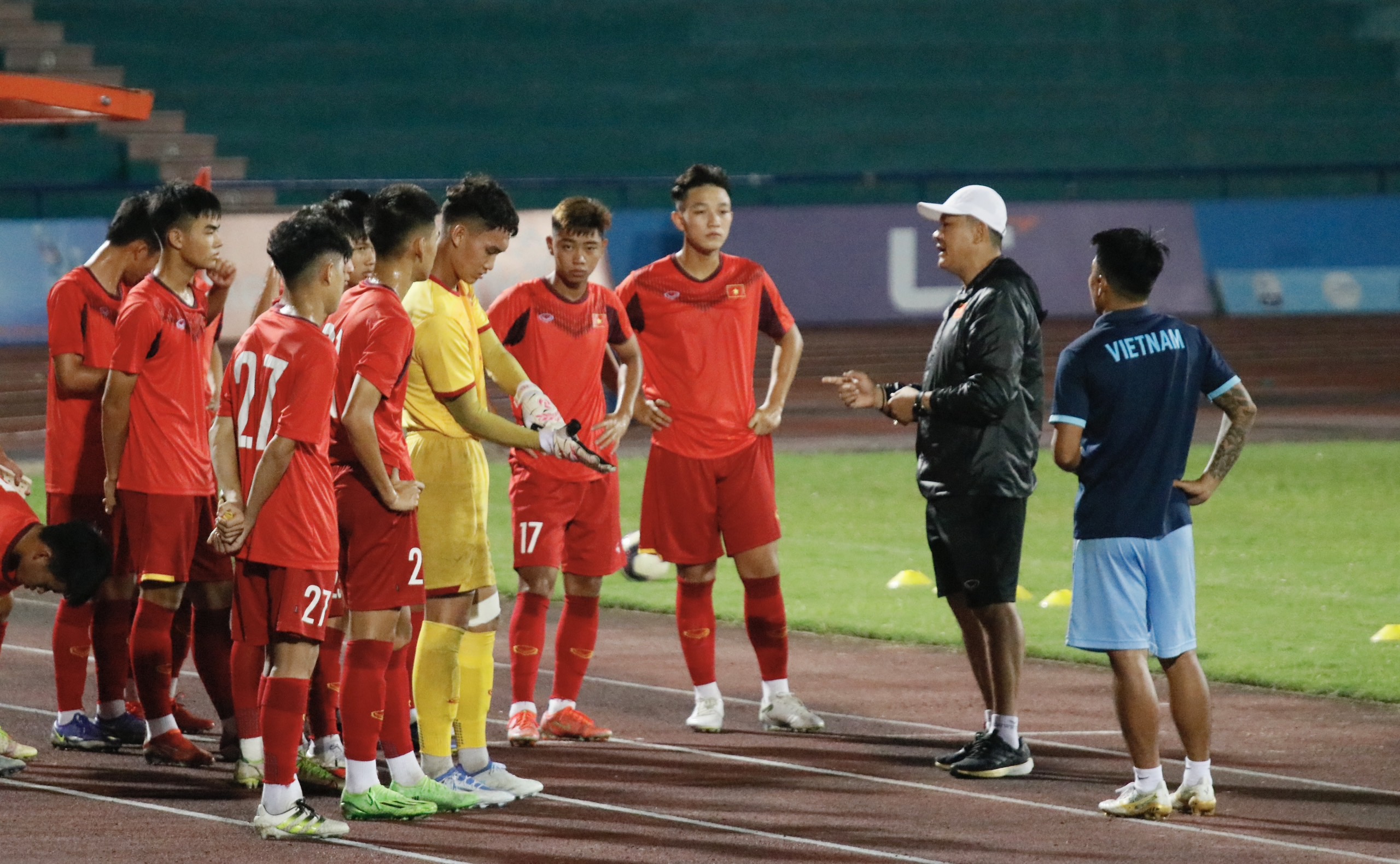 U17 Việt Nam thắng đậm U19 Viettel trong trận đấu tập trên SVĐ Việt Trì  - Ảnh 2.