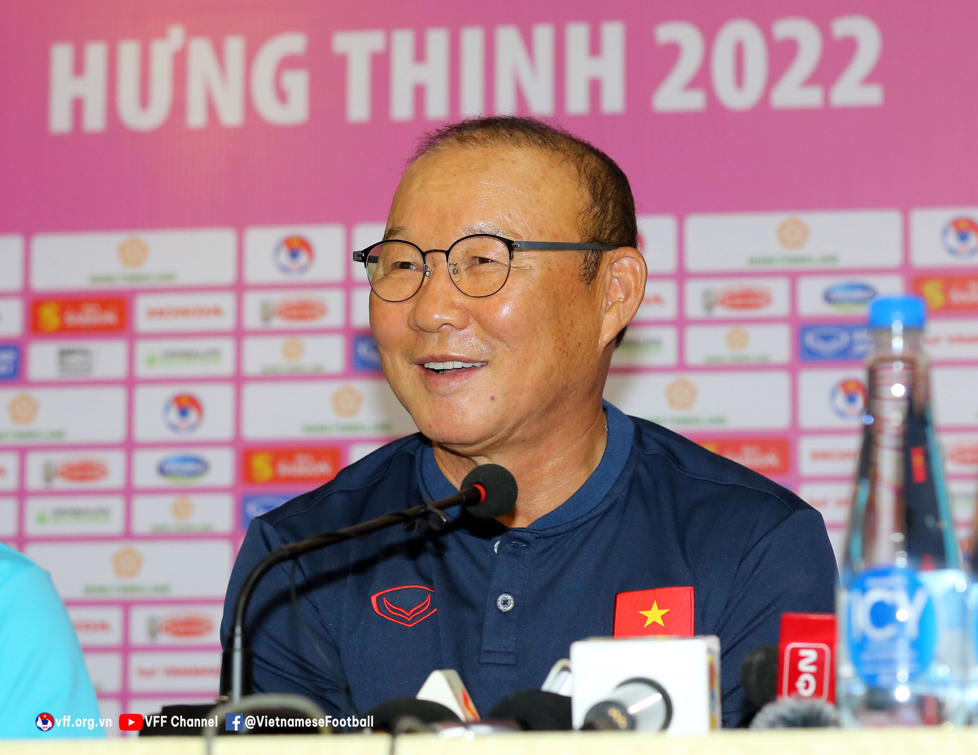 HLV Park Hang-seo chia sẻ chuyện cầu thủ trẻ lên tuyển, tiết lộ Quang Hải có thể về đá AFF Cup - Ảnh 2.