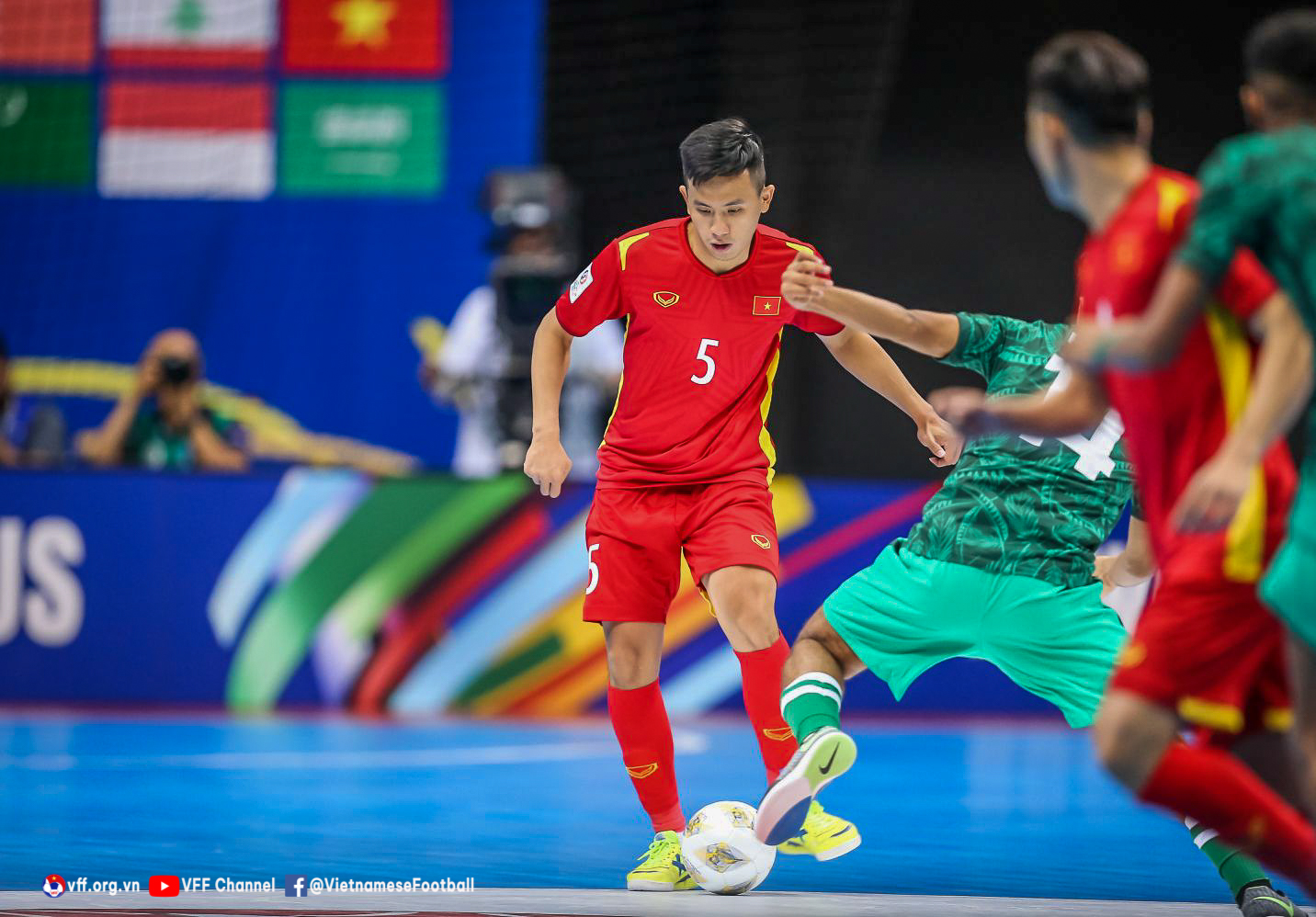 Thắng Ả-rập Xê-út 3-1, ĐT futsal Việt Nam vươn lên đầu bảng - Ảnh 3.