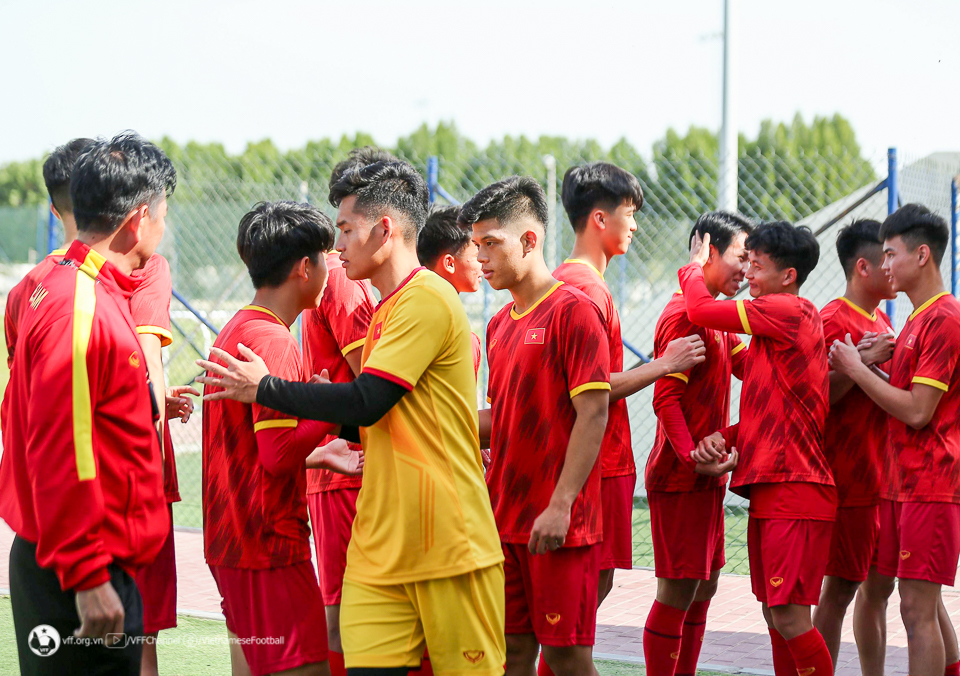 HLV Hoàng Anh Tuấn chốt danh sách 23 cầu thủ tham dự VCK U20 châu Á 2023 - Ảnh 1.