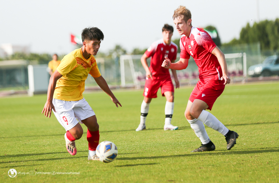 Phung phí cơ hội, U20 Việt Nam để thua tối thiểu trước Dubai City FC - Ảnh 2.