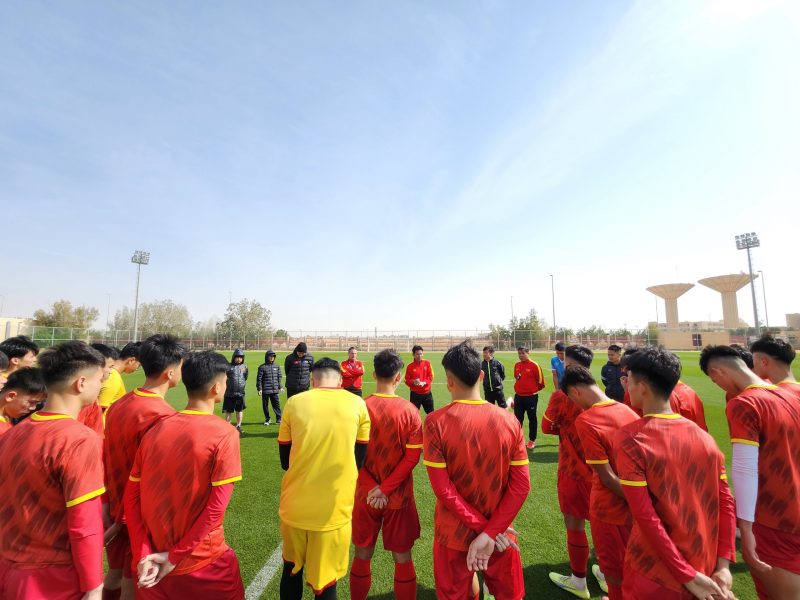U20 Việt Nam làm quen múi giờ, sẵn sàng đấu giao hữu với U20 Saudi Arabia - Ảnh 2.