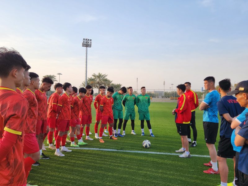 U20 Việt Nam làm quen múi giờ, sẵn sàng đấu giao hữu với U20 Saudi Arabia - Ảnh 1.
