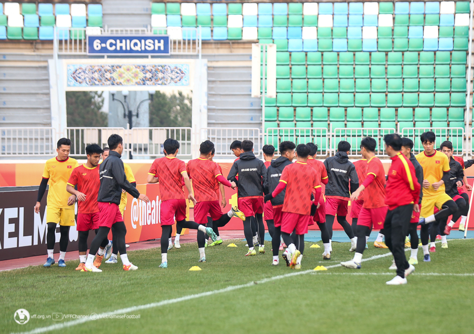 ĐT U20 Việt Nam tập hồi phục, tích cực chuẩn bị cho trận kế tiếp gặp U20 Iran - Ảnh 2.