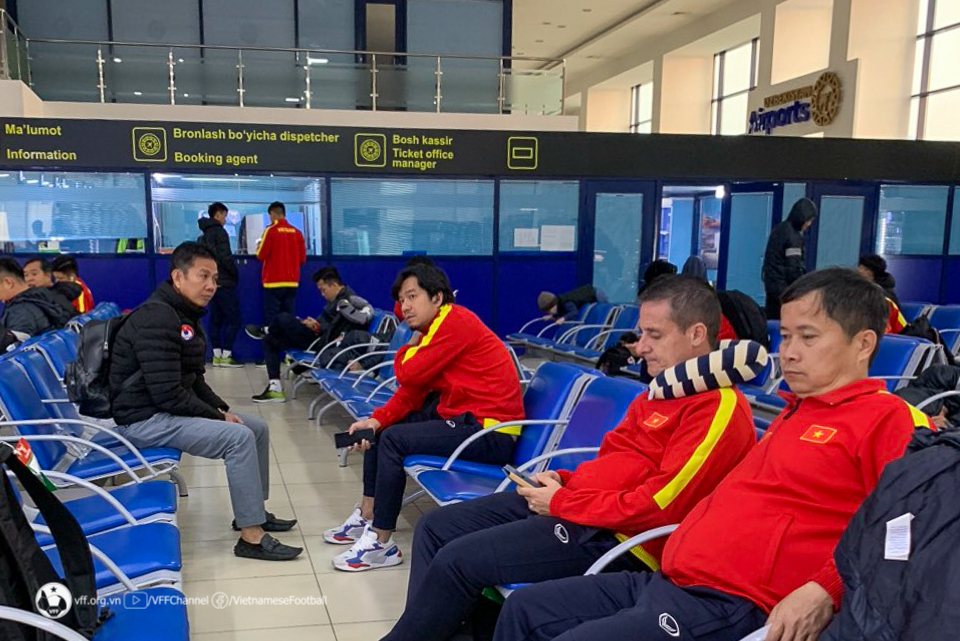 ĐT U20 Việt Nam rời Uzbekistan, kết thúc hành trình tại VCK U20 châu Á 2023  - Ảnh 1.