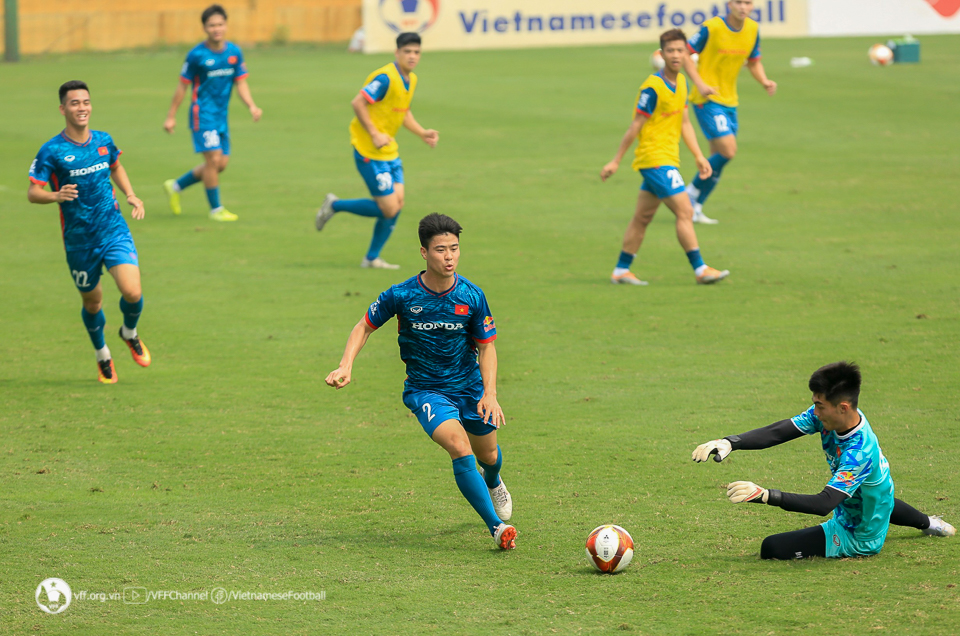 ĐT Việt Nam và U23 Việt Nam tích cực tập luyện trên cùng một sân - Ảnh 4.