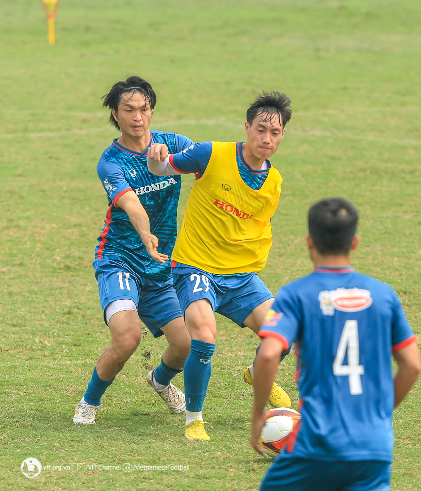 ĐT Việt Nam và U23 Việt Nam tích cực tập luyện trên cùng một sân - Ảnh 6.