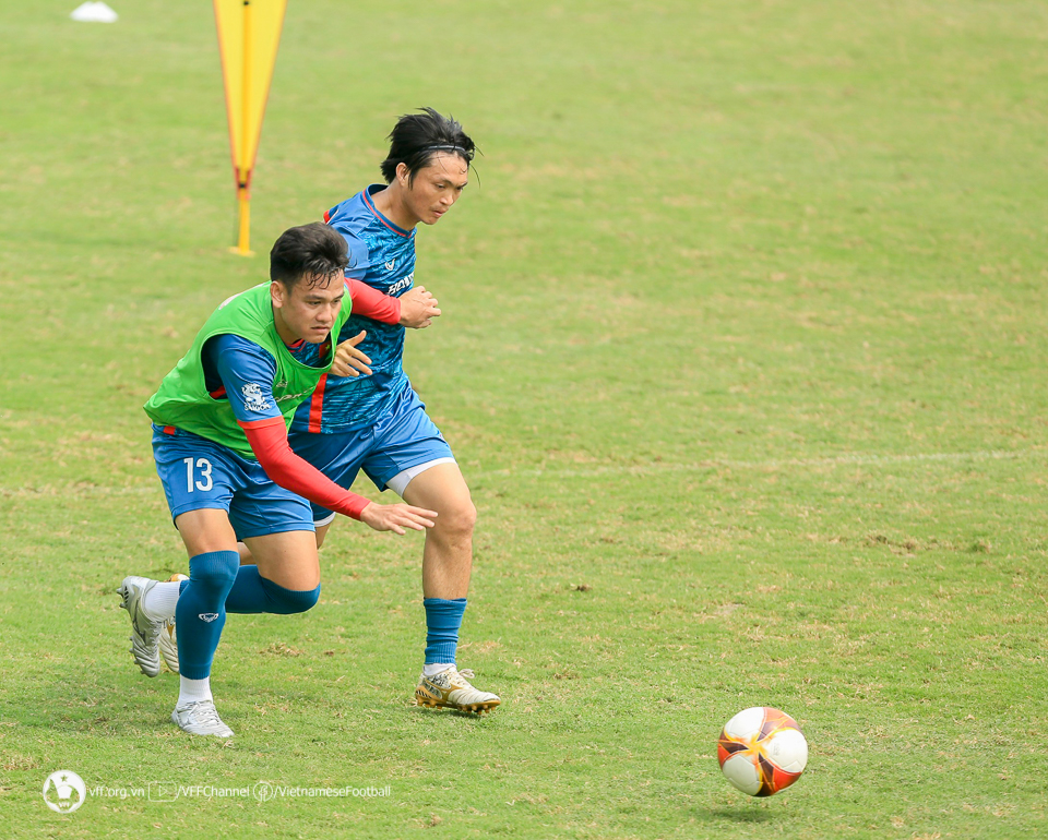 ĐT Việt Nam và U23 Việt Nam tích cực tập luyện trên cùng một sân - Ảnh 8.