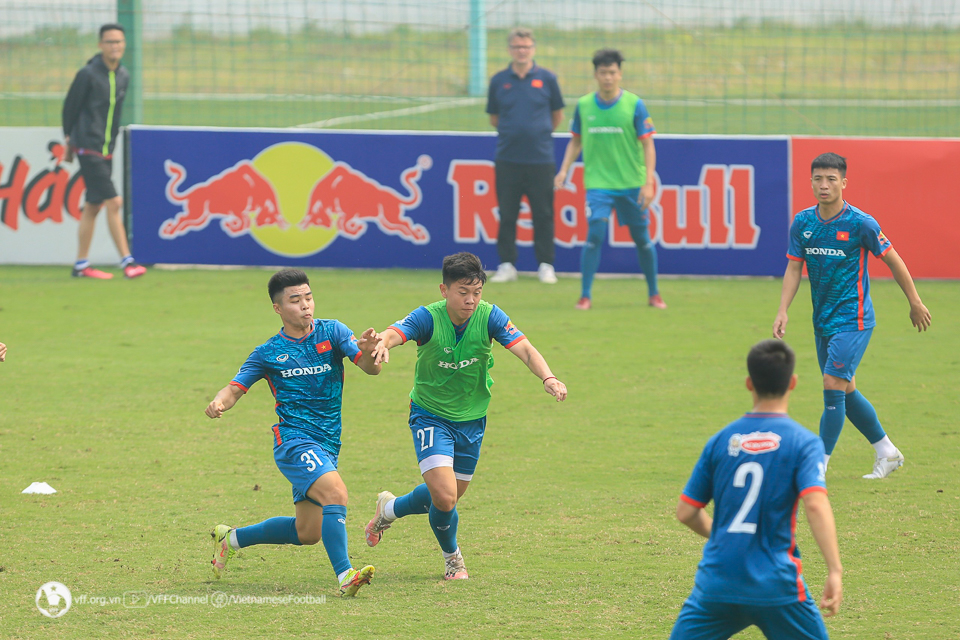 ĐT Việt Nam và U23 Việt Nam tích cực tập luyện trên cùng một sân - Ảnh 9.