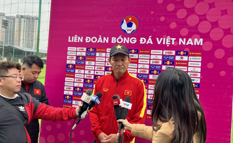 HLV Akira Ijiri lạc quan về tương lai của bóng đá nữ Việt Nam - Ảnh 1.