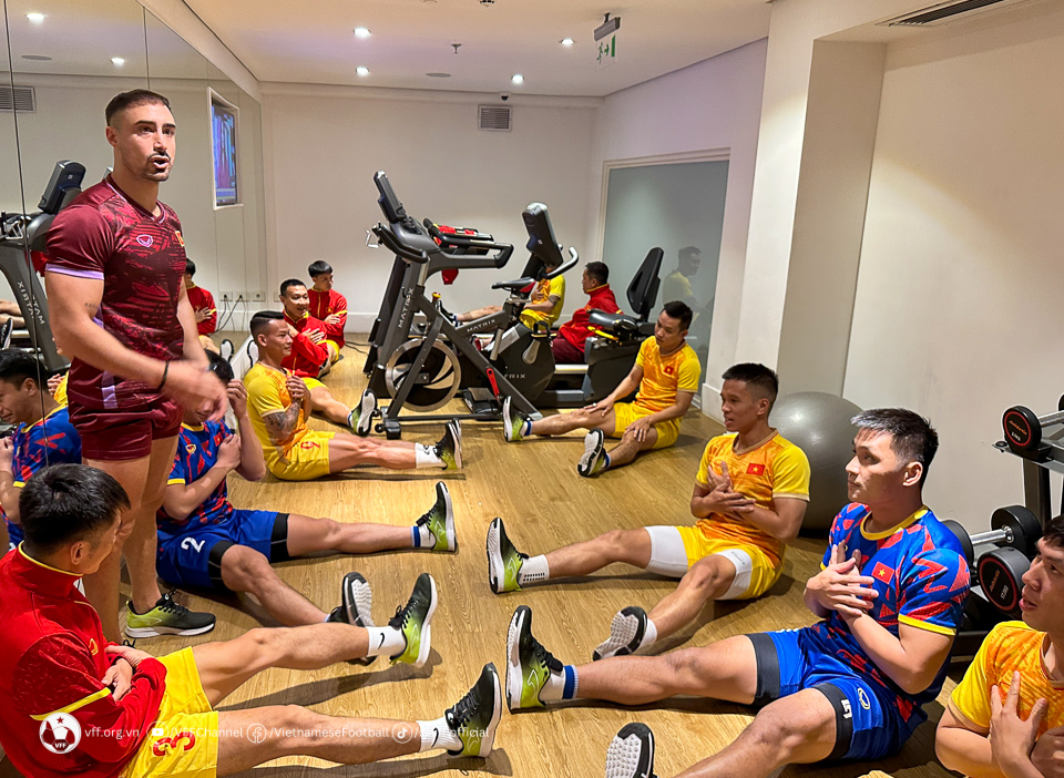 ĐT futsal Việt Nam đã đặt chân tới Paraguay, nỗ lực thích nghi với múi giờ mới - Ảnh 2.