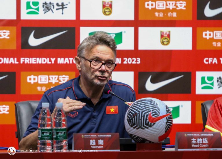 HLV Philippe Troussier: “Để hiện thực hoá giấc mơ World Cup, chúng tôi phải có một triết lý mới!” - VFF