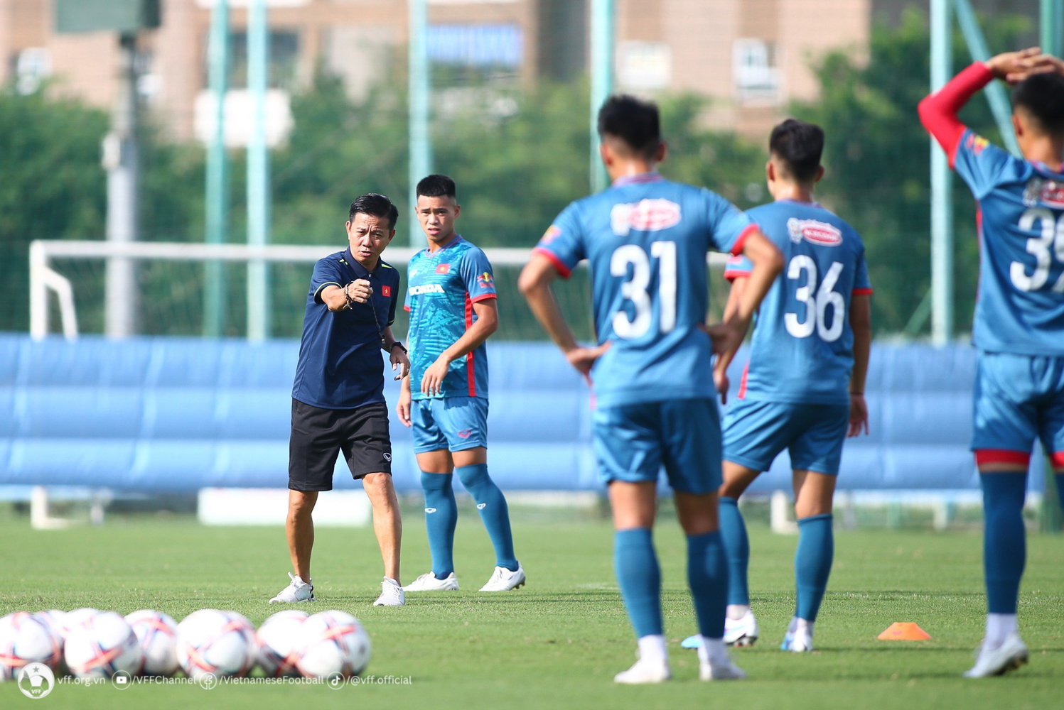 HLV Hoàng Anh Tuấn gạch những cái tên nào trong danh sách U23 Việt Nam tập trung chuẩn bị cho VCK U23 châu Á 2024 - Ảnh 1.