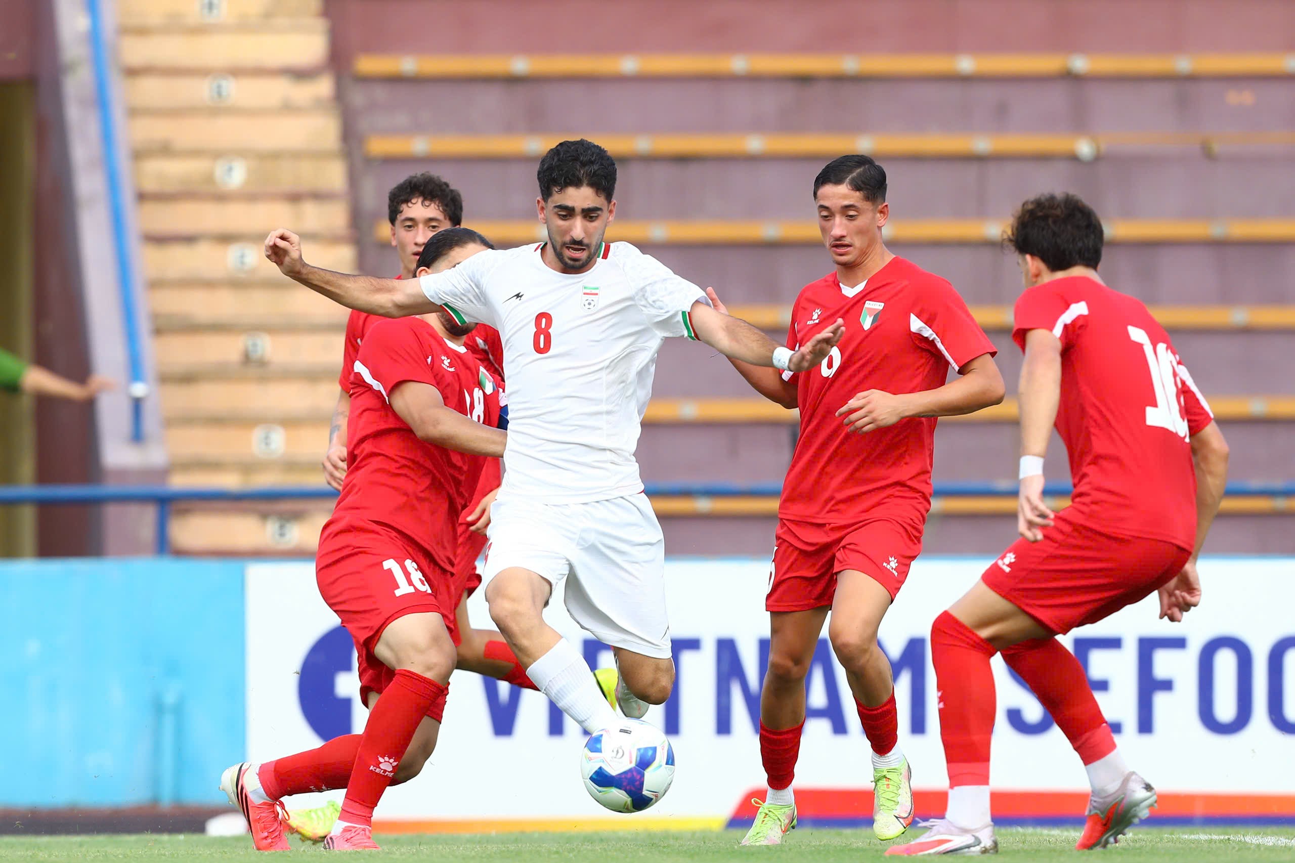 U20 Iran (trắng) - U20 Palestine (đỏ)